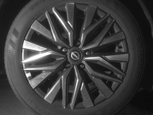 Used 2025 Nissan Altima 2.5 SV FWD image 15