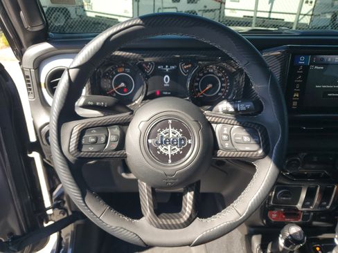 Used 2025 Jeep Wrangler Willys image 16