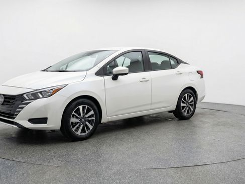 Used 2025 Nissan Versa SV FWD image 3