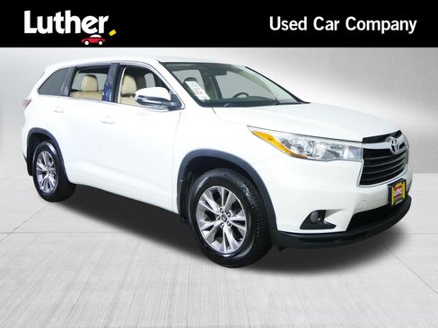 Used 2016 Toyota Highlander Plus AWD/4WD image 1