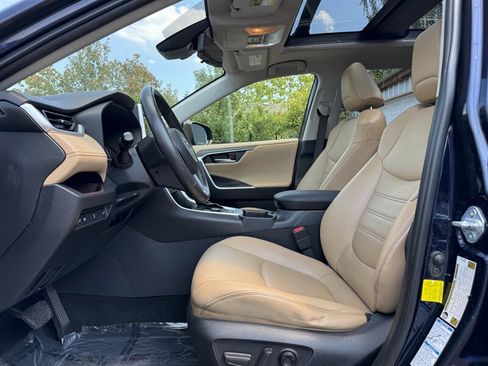 Used 2019 Toyota RAV4 Limited AWD/4WD image 10