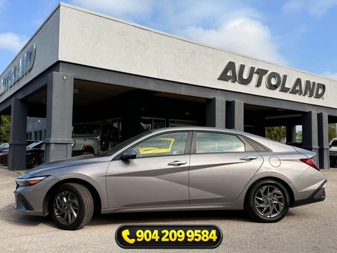 Used 2024 Hyundai Elantra SEL FWD image 4
