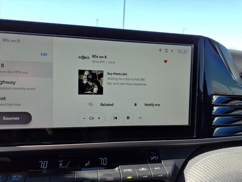 Used 2025 Toyota Camry SE w/ Multimedia Upgrade Package image 20