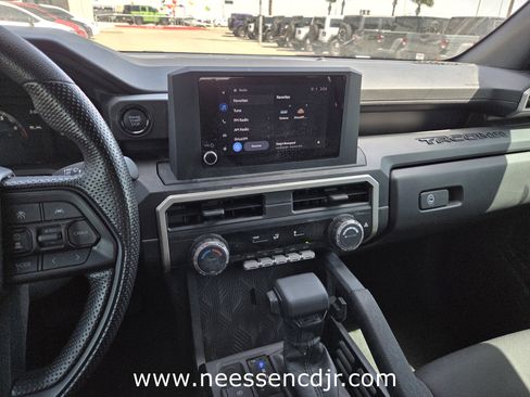 Used 2021 Toyota Tacoma SR5 image 8