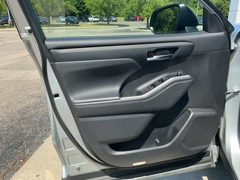 Used 2021 Toyota Highlander XSE AWD/4WD image 16