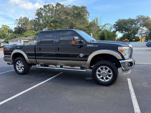 Used 2013 Ford F250 Lariat w/ Lariat Interior Pkg image 9