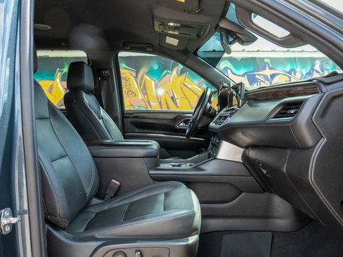 Used 2021 Chevrolet Suburban LT RWD image 25