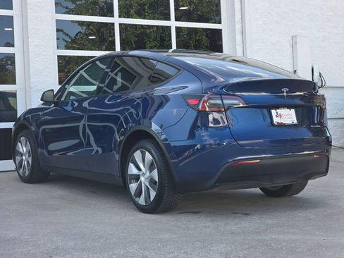 Used 2024 Tesla Model Y Long Range AWD/4WD image 7