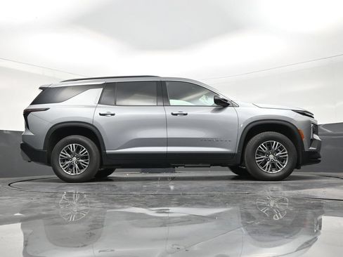 Used 2024 Chevrolet Traverse LS FWD image 23