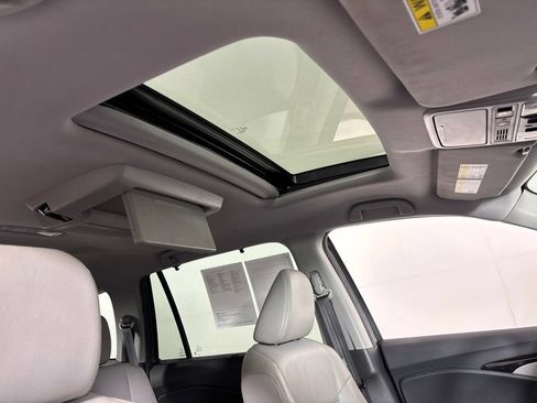 Certified 2022 Honda Pilot Touring image 11