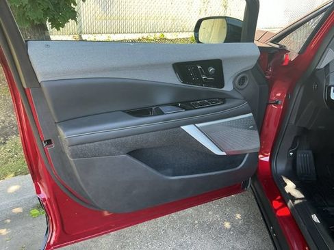 Used 2025 Cadillac Optiq Sport 2 w/ LPO, Floor Liner Package AWD/4WD image 18