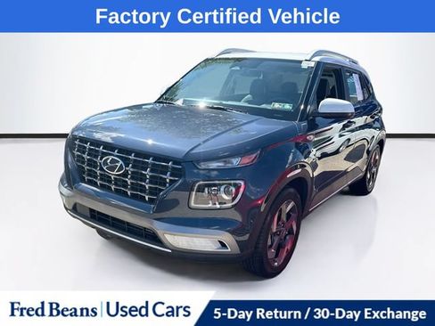 Used 2023 Hyundai Venue Limited w/ Cargo Package FWD image 3