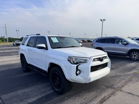 Used 2020 Toyota 4Runner SR5 Premium w/ Moonroof Package AWD/4WD image 4