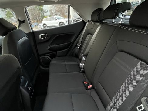 Used 2025 Hyundai Venue SEL image 23