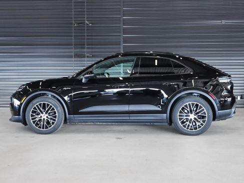 New 2026 Porsche Macan Electric image 2