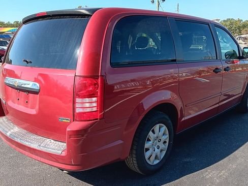 Used 2008 Chrysler Town & Country LX image 5