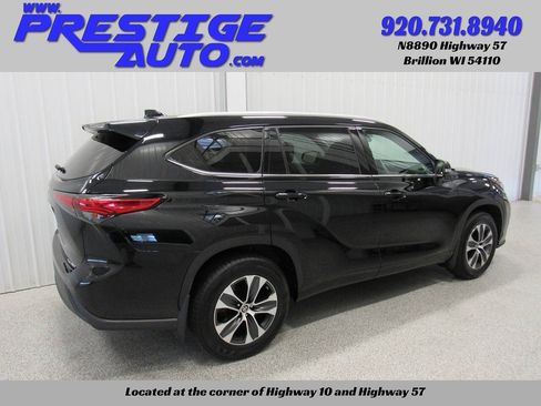 Used 2022 Toyota Highlander XLE AWD/4WD image 4