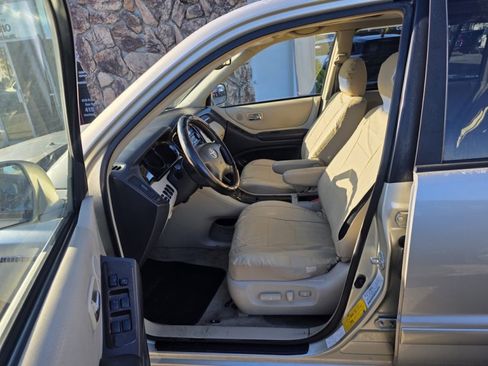 Used 2003 Toyota Highlander Limited image 10