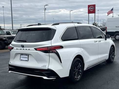 Used 2024 Toyota Sienna XSE image 3