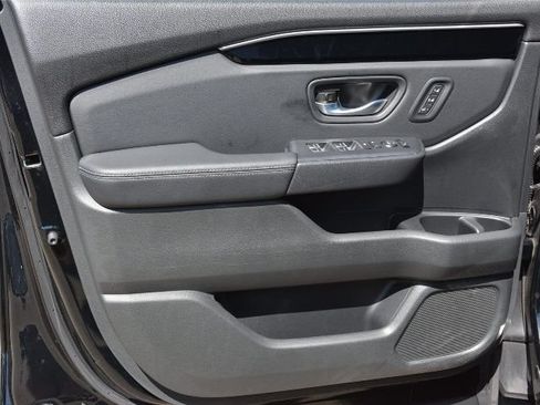 Used 2025 Honda Pilot EX-L image 9
