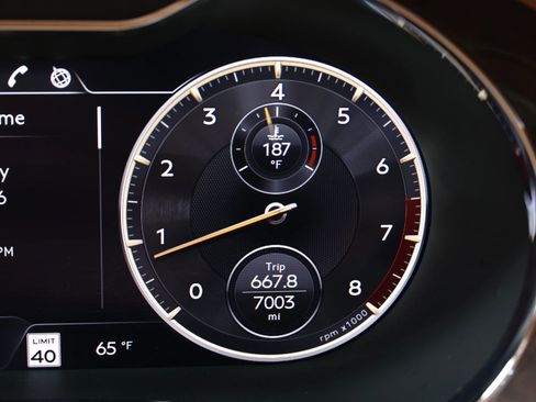 Used 2022 Bentley Flying Spur V8 AWD/4WD image 25