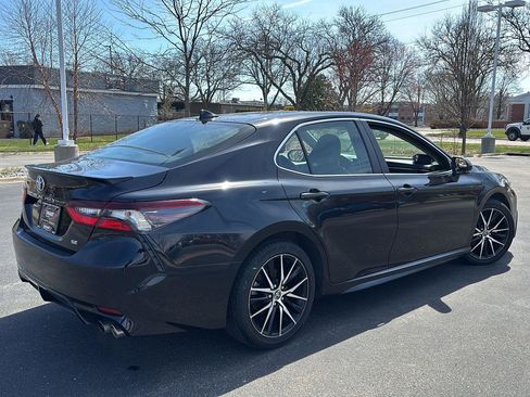 Used 2023 Toyota Camry SE image 10