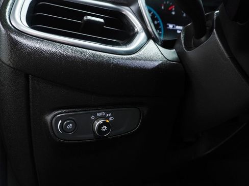 Used 2018 Chevrolet Equinox LT image 23