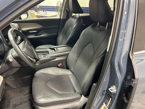 Used 2024 Toyota Grand Highlander AWD image 14