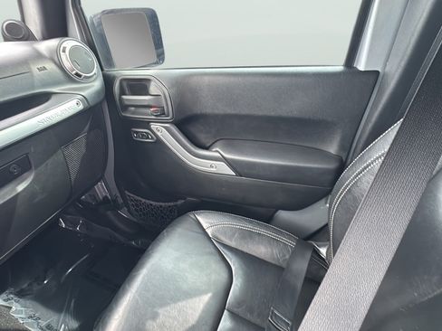 Used 2013 Jeep Wrangler Unlimited Sahara w/ Connectivity Group AWD/4WD image 18