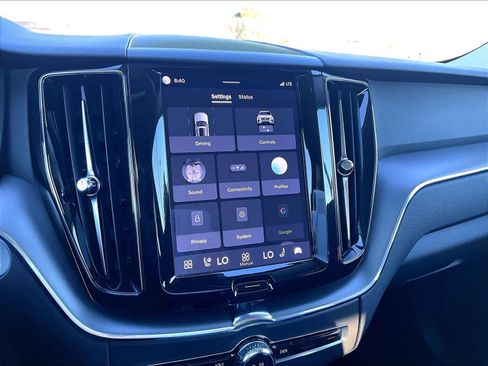 Used 2025 Volvo XC60 B5 Core image 38