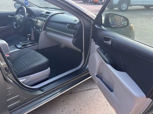 Used 2014 Toyota Camry LE FWD image 17