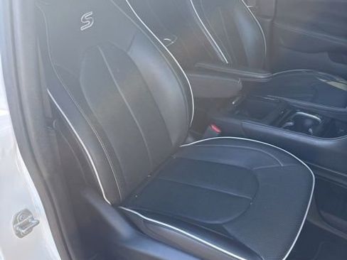 Used 2024 Chrysler Pacifica Limited w/ S Appearance Package image 23