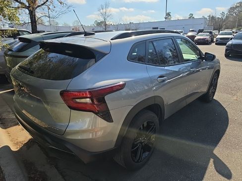 Used 2024 Chevrolet Trax ACTIV w/ Sunroof Package image 3