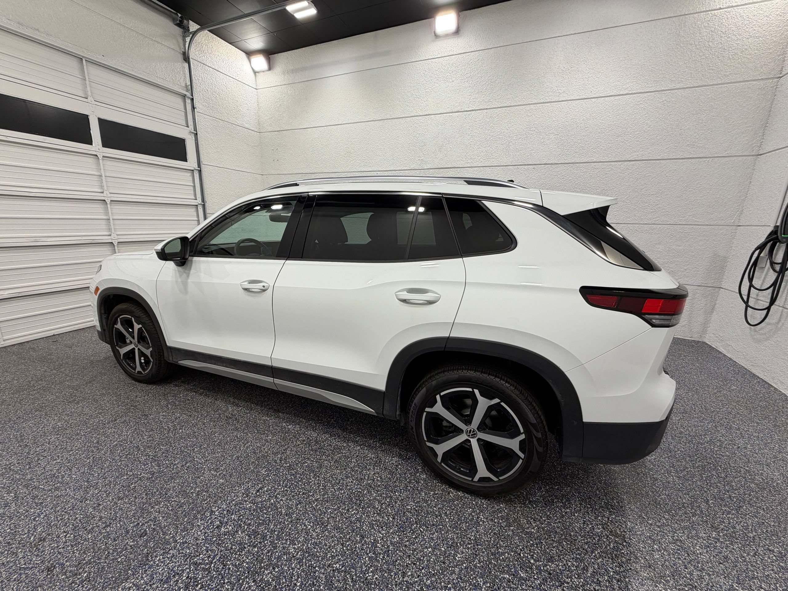 Used 2026 Volkswagen Tiguan SE AWD/4WD image 3