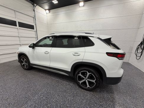 Used 2026 Volkswagen Tiguan SE AWD/4WD image 3