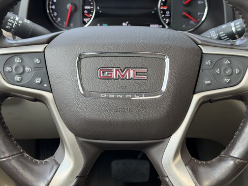 Used 2017 GMC Acadia Denali w/ Technology Package FWD image 16