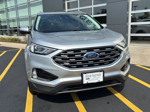 Used 2019 Ford Edge Titanium w/ Cold Weather Package AWD/4WD image 4