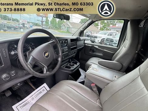 Used 2015 Chevrolet Express 2500 RWD image 9