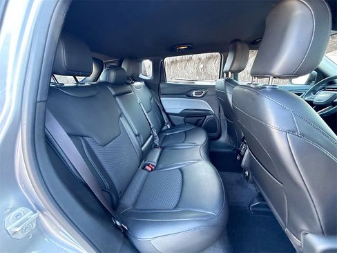Used 2023 Jeep Compass Latitude image 31