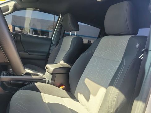 Used 2022 Toyota Tacoma TRD Sport w/ Technology Package image 18