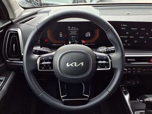 Used 2025 Kia Sorento S image 15