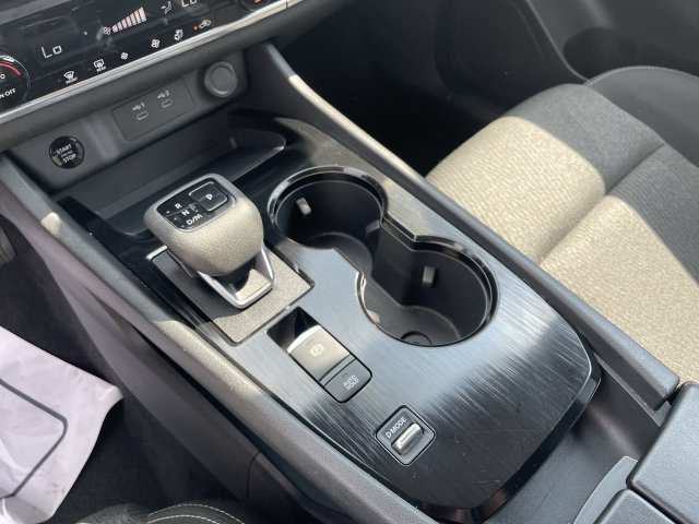 Used 2025 Nissan Rogue SV FWD image 20