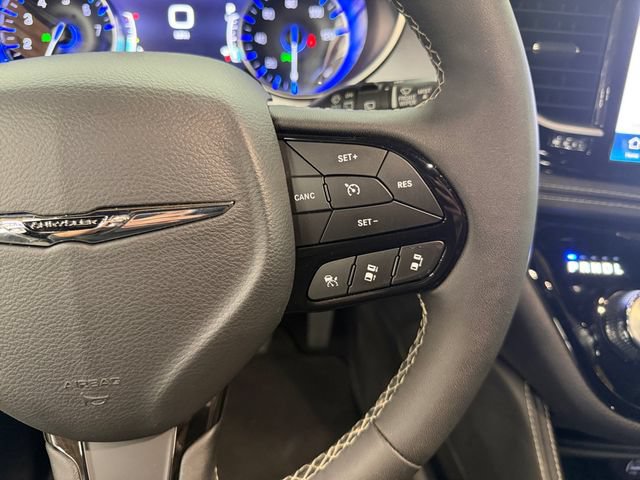 Used 2025 Chrysler Pacifica Limited FWD image 24