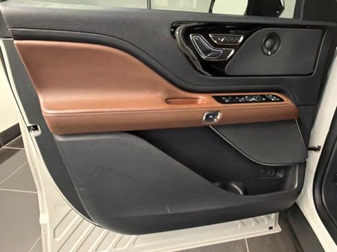 Certified 2025 Lincoln Aviator Reserve w/ Illumination Package AWD/4WD image 29