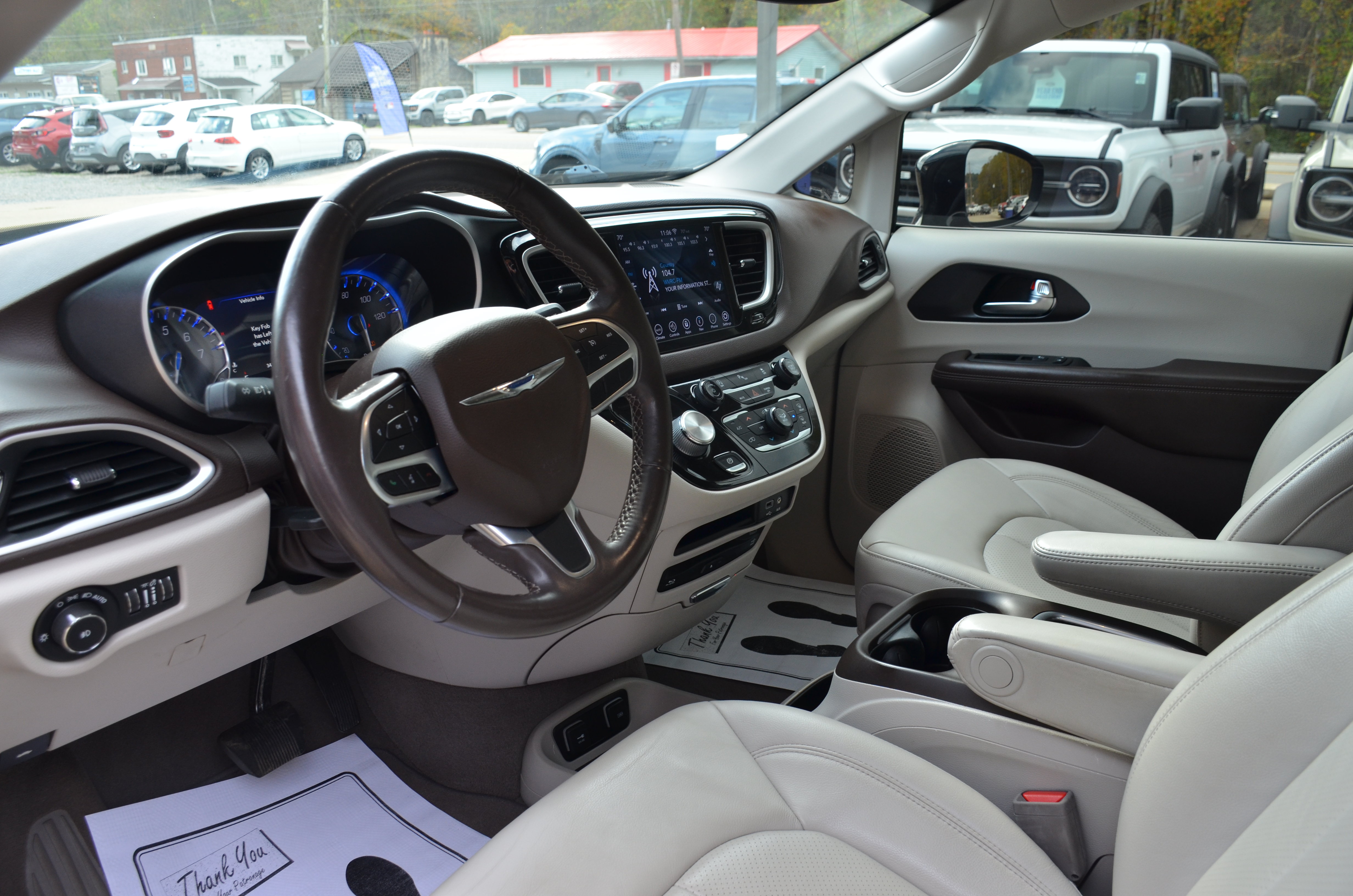 Used 2020 Chrysler Pacifica Touring-L Plus FWD image 23