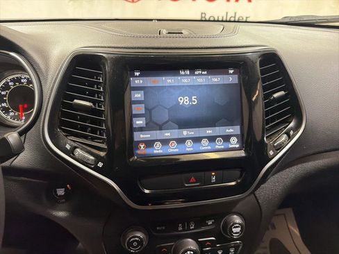 Used 2022 Jeep Cherokee Limited image 28