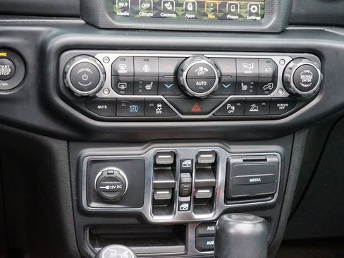 Used 2022 Jeep Wrangler Unlimited Sahara w/ Cold Weather Group image 24