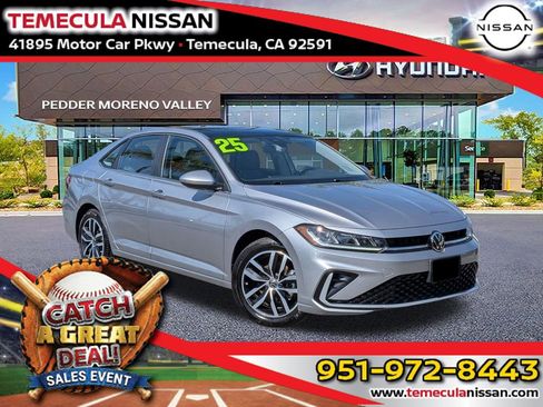 Used 2025 Volkswagen Jetta SE FWD image 1