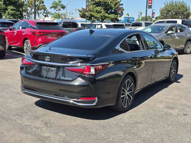 Used 2024 Lexus ES 300h w/ Premium Package FWD image 5