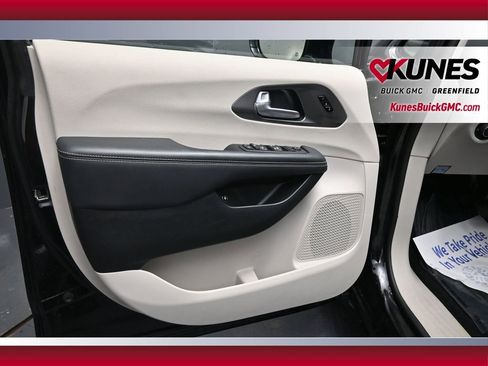 Used 2024 Chrysler Pacifica Limited FWD image 27